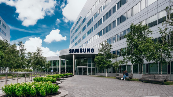 X extra 1 Samsung 06 July MichaelSzarpak (10)